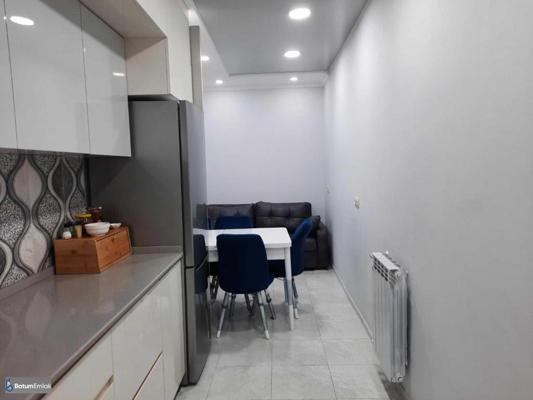 Batum Khimshiashvili Bölgesi'nde Kiralık 3 Odalı Daire