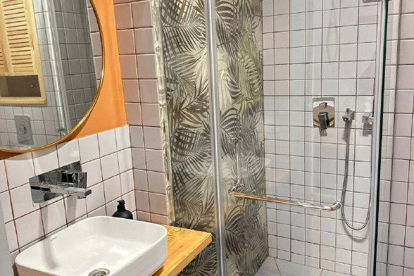 გიორგი ბრტსკინვალე 107 | ქირავნული სტუდიო აპარტამენტი | 30 მ² | 2-ე სართული | 300$