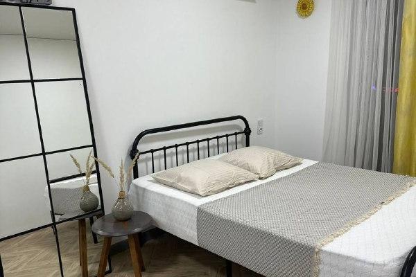 გიორგი ბრტსკინვალე 107 | ქირავნული სტუდიო აპარტამენტი | 30 მ² | 2-ე სართული | 300$