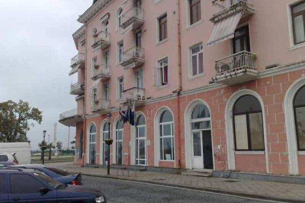 Rustaveli Caddesi | Kiralık 1+1 Daire | 40 m² | 1. Kat | 375$