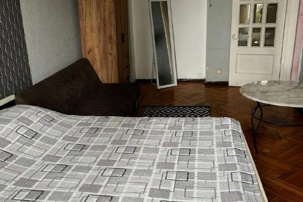 Rustaveli Caddesi | Kiralık 1+1 Daire | 40 m² | 1. Kat | 375$