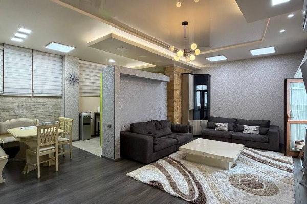 شارع ميميد أباشيدزي | شقة 3+1 للإيجار | 120 م² | الطابق الأرضي | 150$