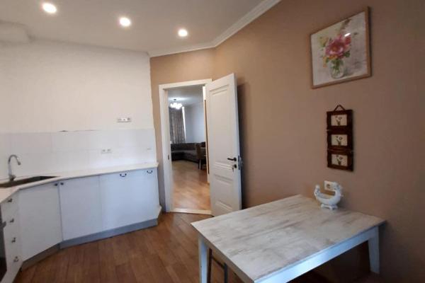 Batumi Zubalashvili 31'de 3 Katlı Kiralık Ev – 3 Yatak Odalı, 1300$