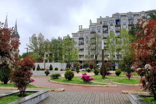 Batumi Zubalashvili 31'de 3 Katlı Kiralık Ev – 3 Yatak Odalı, 1300$