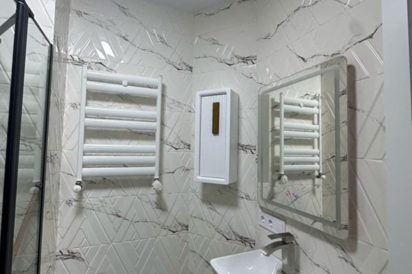 ლორტკიპანიძე 24 | ქირავდება 2+1 ბინა | 120 მ² | 10-ე სართული | 1300$/თვეში