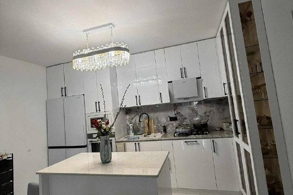 ლორტკიპანიძის ქუჩა 24 | იყიდება 3 ოთახიანი ბინა | 96 მ² | 3-ე სართული | 230,000$