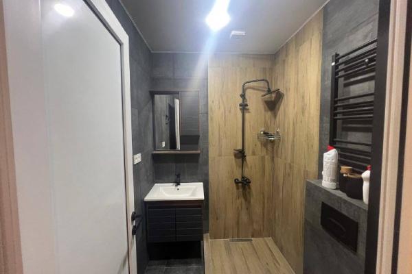 რუსთაველის ქუჩა 10 | ქირავნობა 1+1 ბინა | 50 მ² | 6-ე სართული | 500$/თვეში