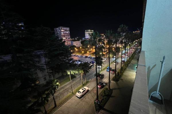 რუსთაველის ქუჩა 10 | ქირავნობა 1+1 ბინა | 50 მ² | 6-ე სართული | 500$/თვეში