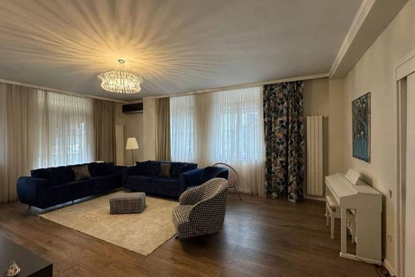 Чавчавадзе 4 | 3+1 Квартира в аренду | 200 м² | 5-й этаж | 2000$/год