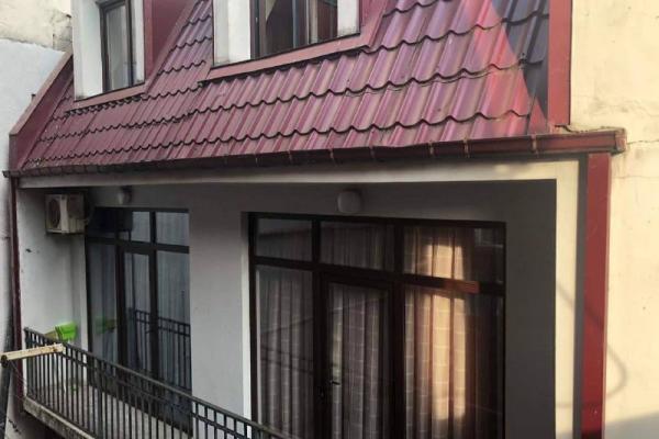 Gorgiladze 19a | Kiralık 2+1 Ev | 2 Kat | Bahçesiz | Evcil Hayvan Dostu | 700$